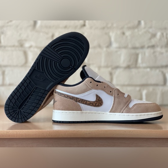 Nike Air Jordan 1 Low SE GS Brown Elephant White Tan DZ5368-201 Size 7Y / 8.5W - Picture 6 of 10